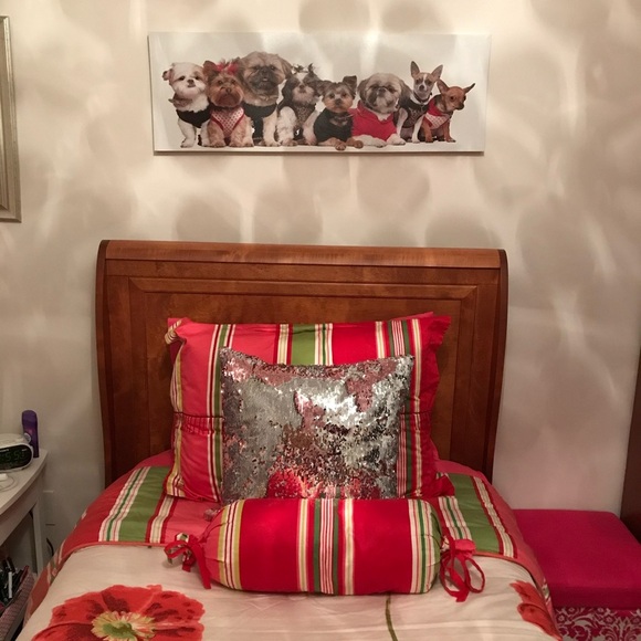 Nygard Collection Bold Floral Twin Size  Comforter Set worth 400$ - Picture 4 of 4